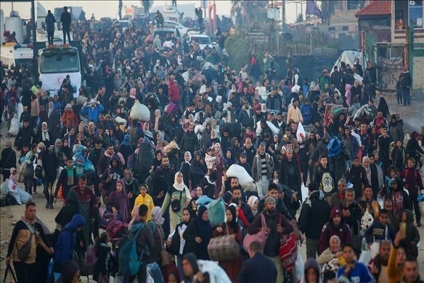 Palestinians returning to northern Gaza following a ceasefire deal between Hamas and the Israeli regime