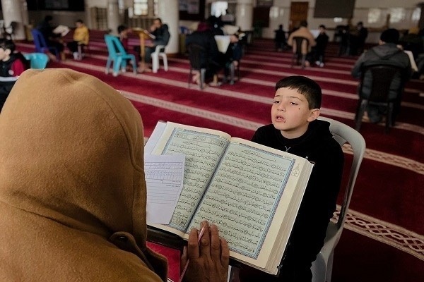 People of Gaza continue to learn and read the Quran despite war and hardships
