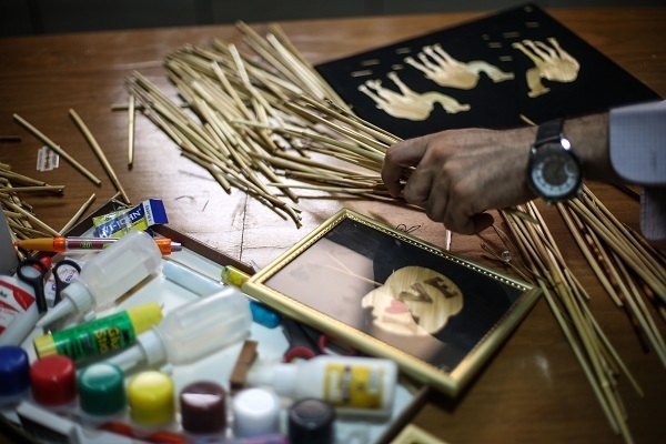 Palestinian Artist Weaves Verses and Visions from Wheat Straws