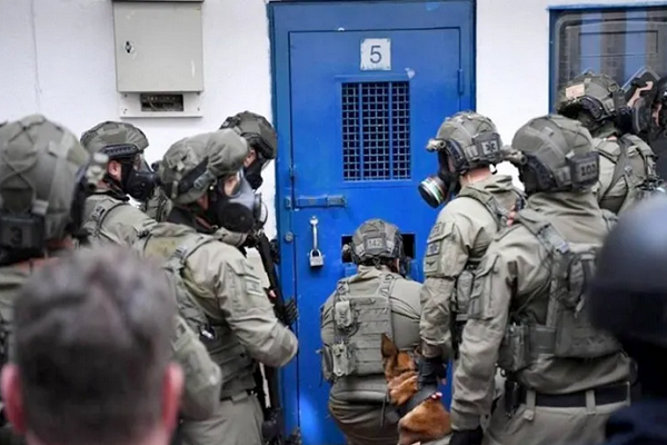 Regime forces in an Israeli jail