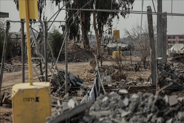 A yellow concrete block, placed by the Israeli regime’s army, is seen in the buffer zone east of Deir Al-Balah in the central Gaza Strip on November 2, 2025.
