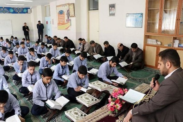 A Quranic session at a school in Iran