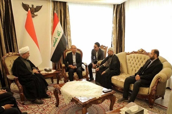 A Quranic delegation from the Astan (custodianship) of Imam Hussein (AS) holy shrine met with Indonesian Ambassador to Iraq Didik Eko Pujianto.
