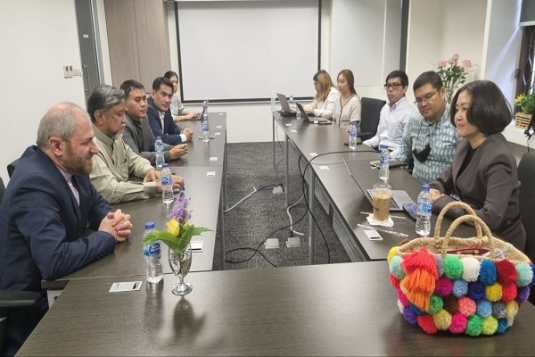 The Iranian Cultural Attaché in Thailand held a meeting with officials of Chulalongkorn University