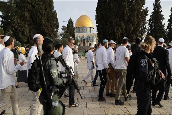 Israeli settlers storm Al-Aqsa Mosque