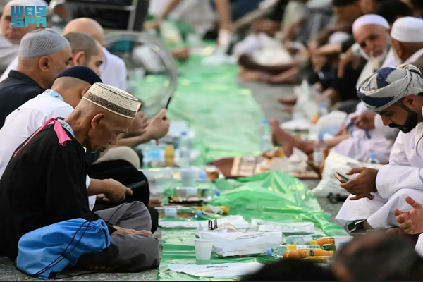 Muslims breaking fast at Mecca Grand Mosque in Ramadan