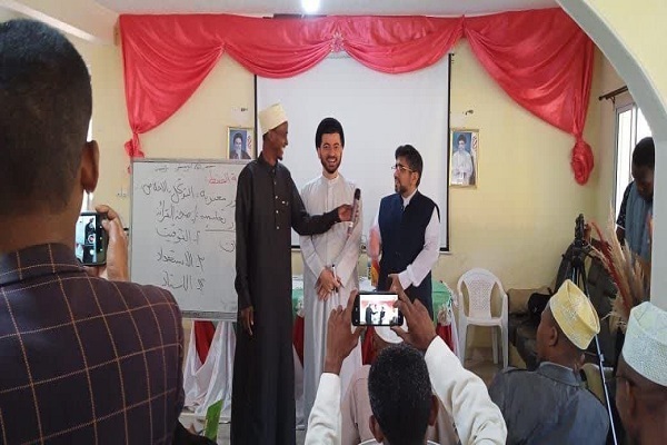 Hojat-ol-Islam Seyed Abolfazl Hakimi, director of the Karima Al Rasoul Quran and Etrat Institute in Iran, visited Madagascar in Ramadan 2025, during which he organized a Quran teacher training course.