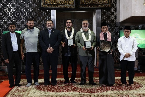 “Mahfel” TV Show hosts Ahmad Abolqassemi and Hamed Shakernejad traveled to Indonesia to attend Quranic programs there in Ramadan 2025