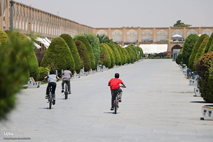 Photo Gallery: Normal Life in Isfahan Despite Israeli Propaganda