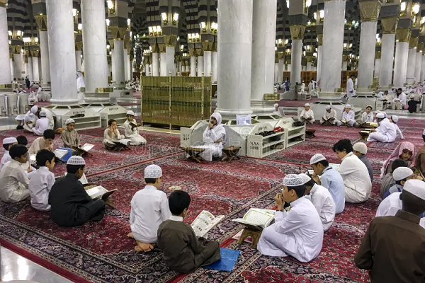 Quranic circles at the Prophet's Mosque in Medina