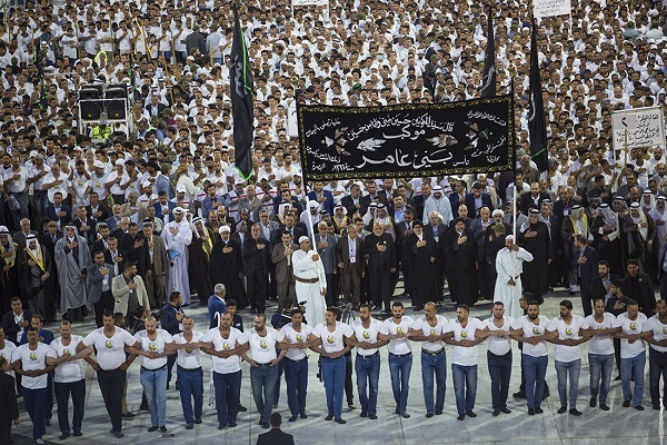 Every year, a few weeks before Arbaeen, the white-clad Bani Amer group begins its journey from Basra and arrives in Karbala on the 19th of Safar, one day before Arbaeen.