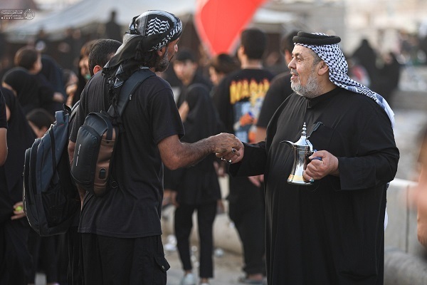 Iraqi Moukebs Begin Serving Arbaeen Pilgrims on Roads to Karbala