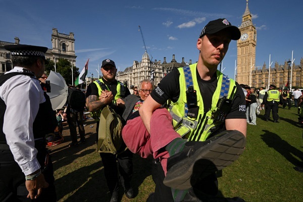 London police arrested hundreds of people as pro-Palestinian protesters defy new law (August 9, 2025)