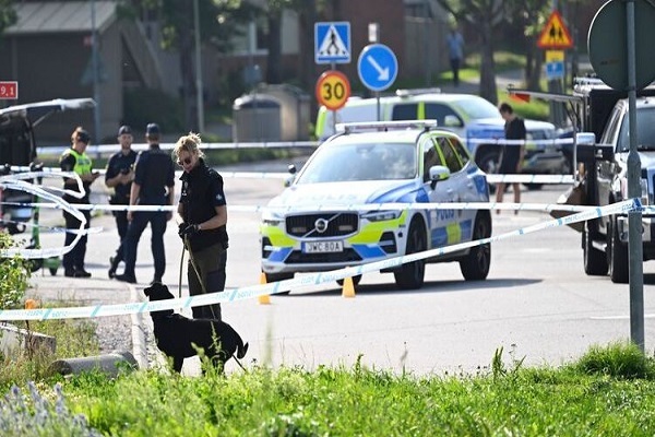 Police at the scene of a shooting attack near a mosque in the city of Orebro in Sweden (August 15, 2025)