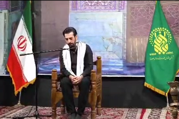 A member of Iran’s Arbaeen Quranic convoy reciting the Quran in a Moukeb in Karbala (August 2025)
