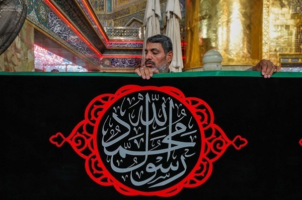 Najaf Shrine Draped in Black Ahead of Prophet Muhammad’s Demise Anniversary