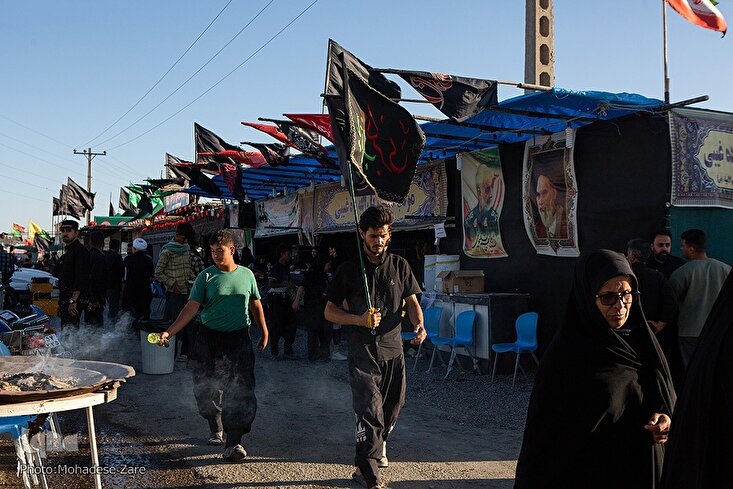 In Pictures: Pilgrims Walking to Mashhad Ahead of Imam Reza Anniv.