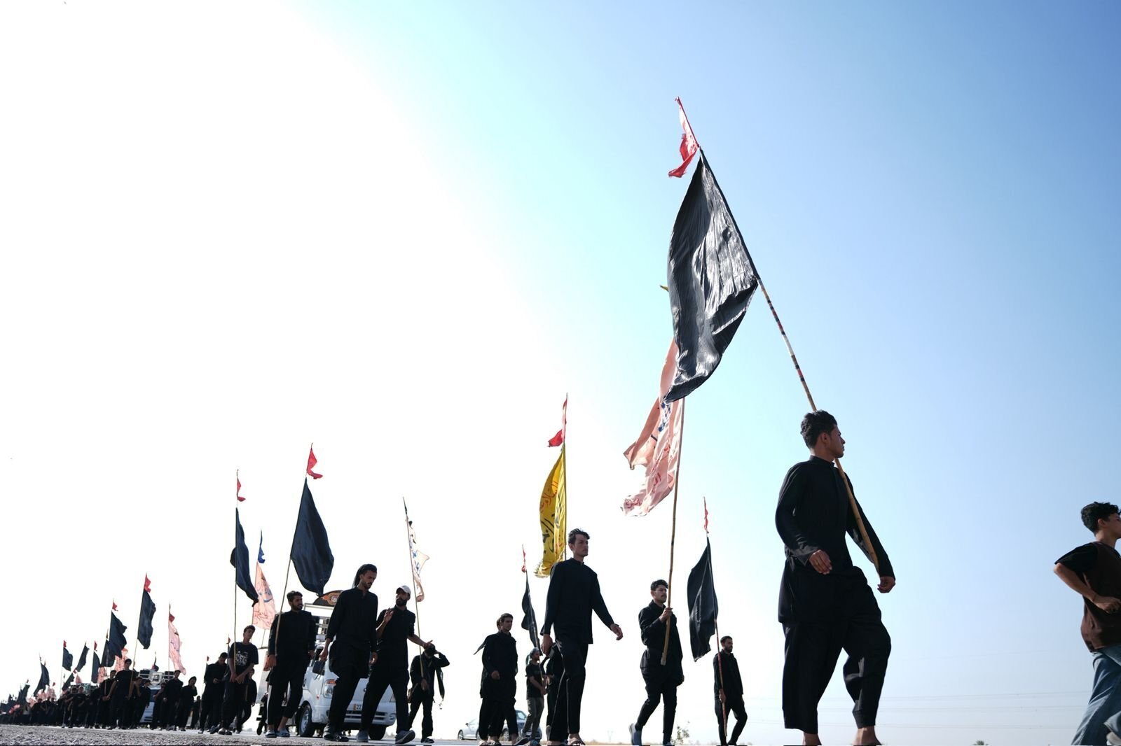 Pilgrims March towards Samarra to Mourn Martyrdom of Imam Hassan Askari  