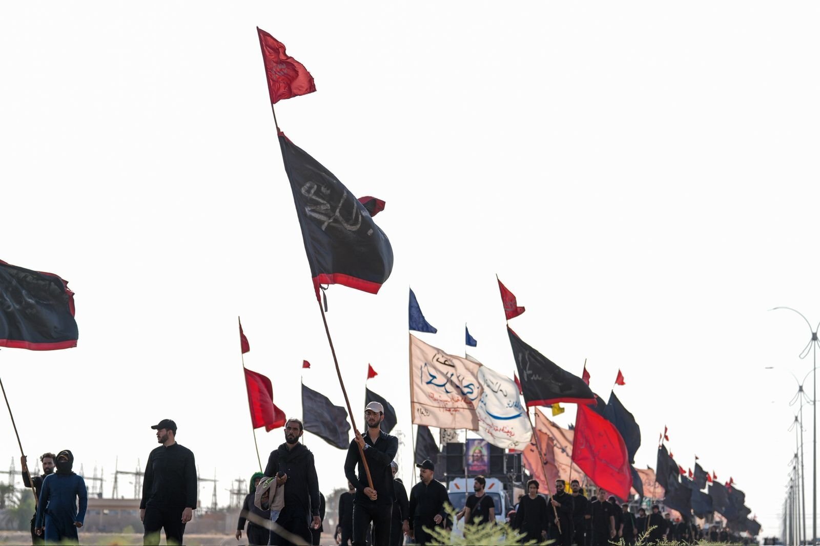 Pilgrims March towards Samarra to Mourn Martyrdom of Imam Hassan Askari  