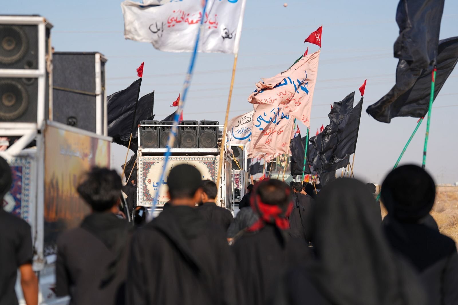 Pilgrims March towards Samarra to Mourn Martyrdom of Imam Hassan Askari  