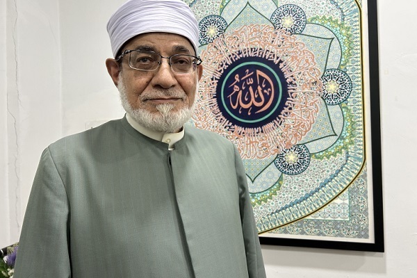 Sheikh Ahmed Al-Maasrawi, the Sheikh of the Egyptian reciters, has been residing in Malaysia for several years,