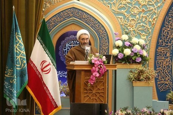 Quran Activists Honored on World Quran Day Conference in Qom