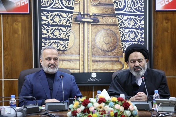 Alireza Rashidian, head of Iran’s Hajj and Pilgrimage Organization (L)