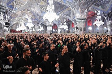 Pilgrims Observe Qadr Night Rituals at Imam Reza Shrine