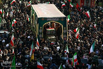 Massive Presence of People in Martyrs’ Funeral Procession in Tehran
