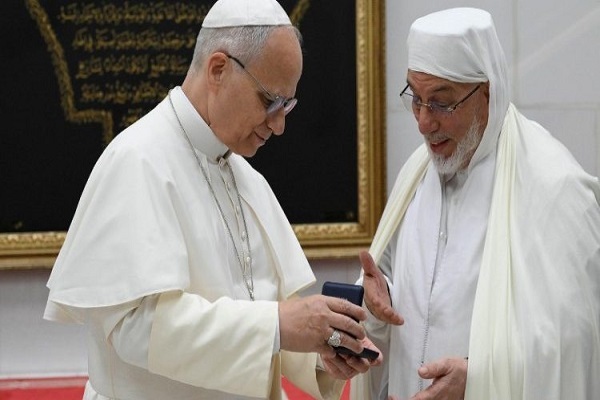 At Grand Mosque of Algiers, Pope Prays for Interfaith Peace