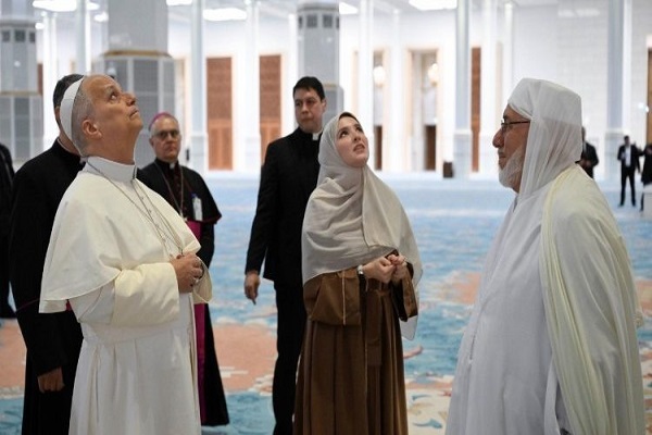 At Grand Mosque of Algiers, Pope Prays for Interfaith Peace