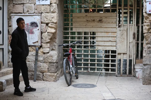 Israeli Checkpoints, Permit Rules Intensify Separation of Palestinians from Ibrahimi Mosque