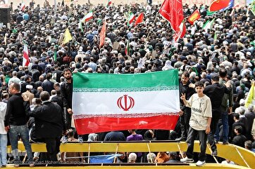 People in Abadan Bid Farewell to Martyred Commander