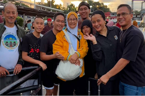 Family member see off Mimbung who left Manila to Saudi Arabia for Hajj on May 4, 2026.