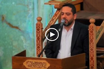 Iranian Qari Recites Verses from Surah Hajj