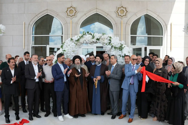 A Dome Rises in Dearborn Heights: New Mosque in Michigan Welcomes Faithful