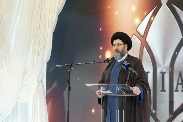 A Dome Rises in Dearborn Heights: New Mosque in Michigan Welcomes Faithful