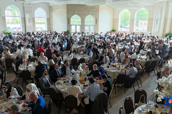 A Dome Rises in Dearborn Heights: New Mosque in Michigan Welcomes Faithful