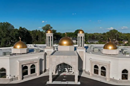 A Dome Rises in Dearborn Heights: New Mosque in Michigan Welcomes Faithful