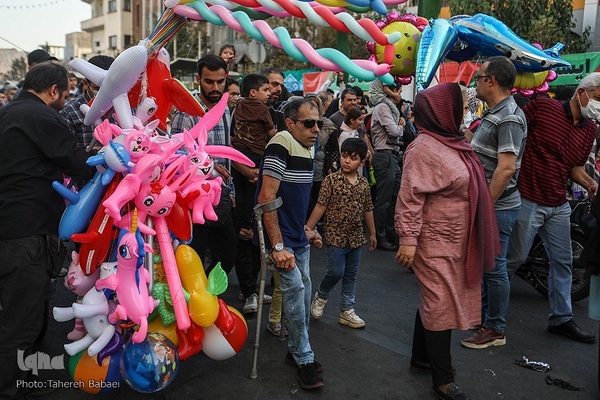 Tehran: People attending a 10-km-long Eid al-Ghadir celebrations on Monday on Valiasr Street. 