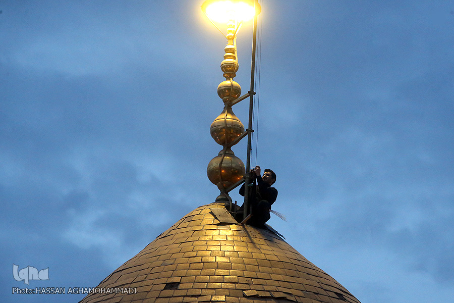 Inicia muharram con el izamiento de la bandera del Santuario del Imam Hussein (P) Inicia muharram con el izamiento de la bandera del Santuario del Imam Hussein (P)