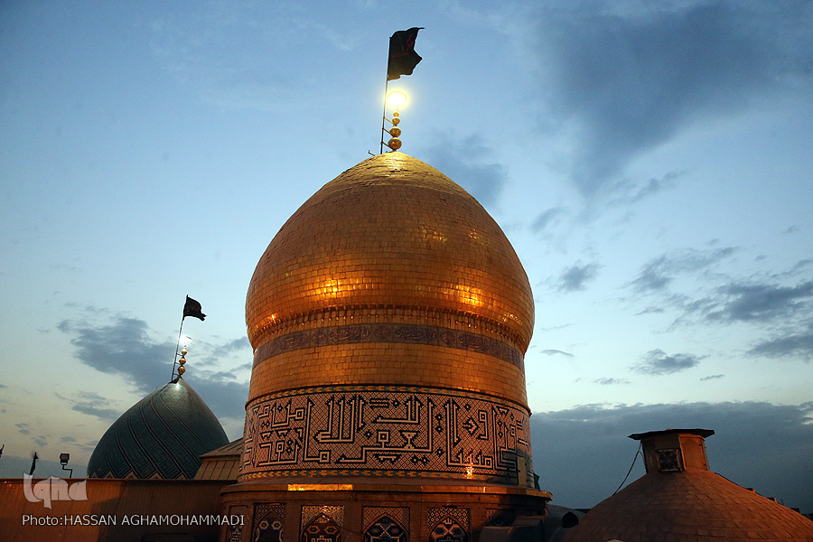 Inicia muharram con el izamiento de la bandera del Santuario del Imam Hussein (P) Inicia muharram con el izamiento de la bandera del Santuario del Imam Hussein (P)
