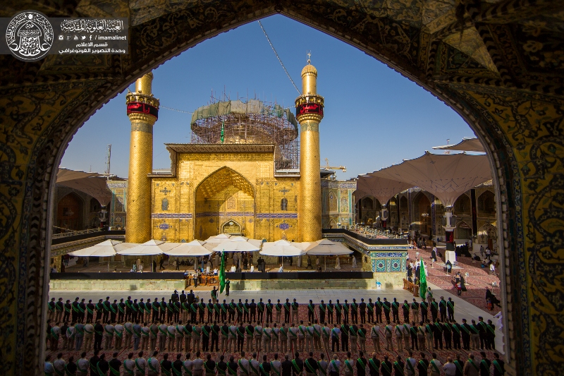 Luto en el mausoleo del Imam Ali (P)