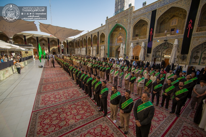Luto en el mausoleo del Imam Ali (P)