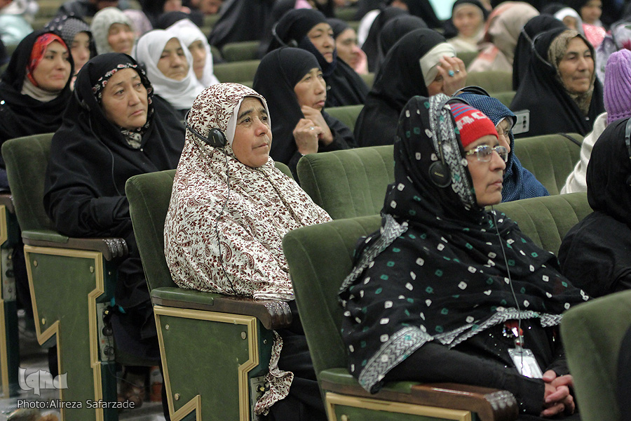 Sesión de Recitación del Corán en el Santuario del Imam Rida (P)