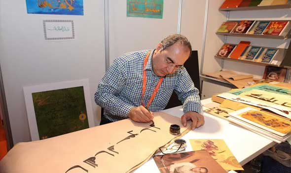 Artista iraní participa en exposición internacional en EAU