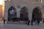 Colonos del régimen sionista invaden el complejo de Al-Aqsa