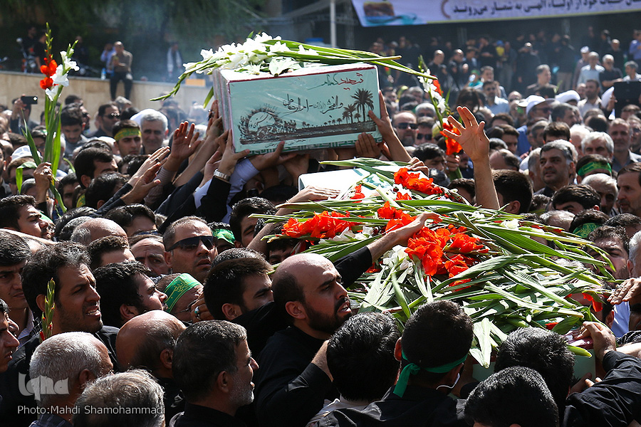 Irán: Multitudinarios funerales de mártires desconocidos
