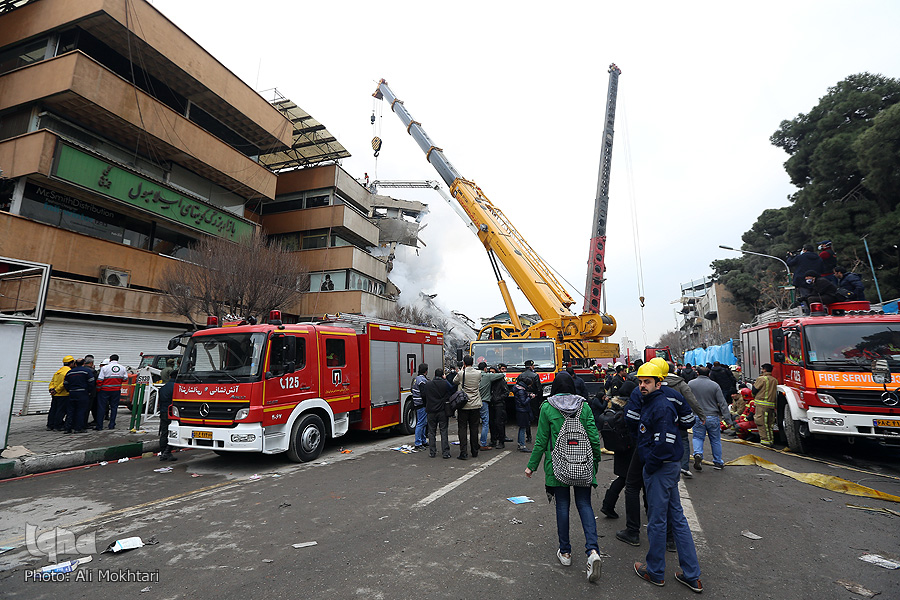 Tercer día de labores de rescate entre los escombros del edificio Plasco