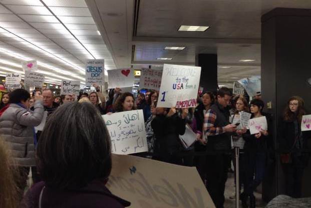 Manifestaciones en defensa de los musulmanes en los aeropuertos estadounidenses